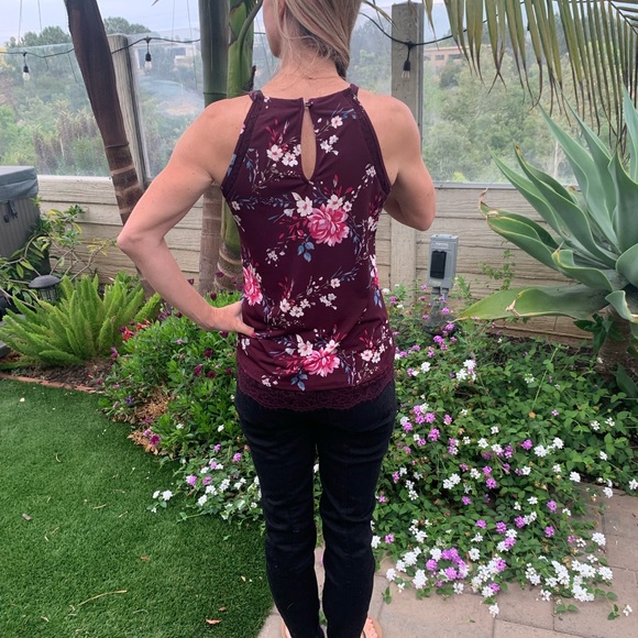 White House black market key hole top - Picture 7 of 9